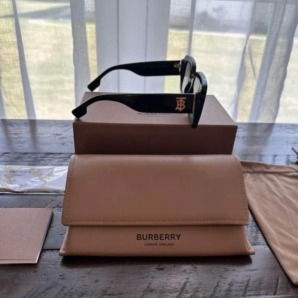 Burberry SunGlasses - Picture 3 of 3